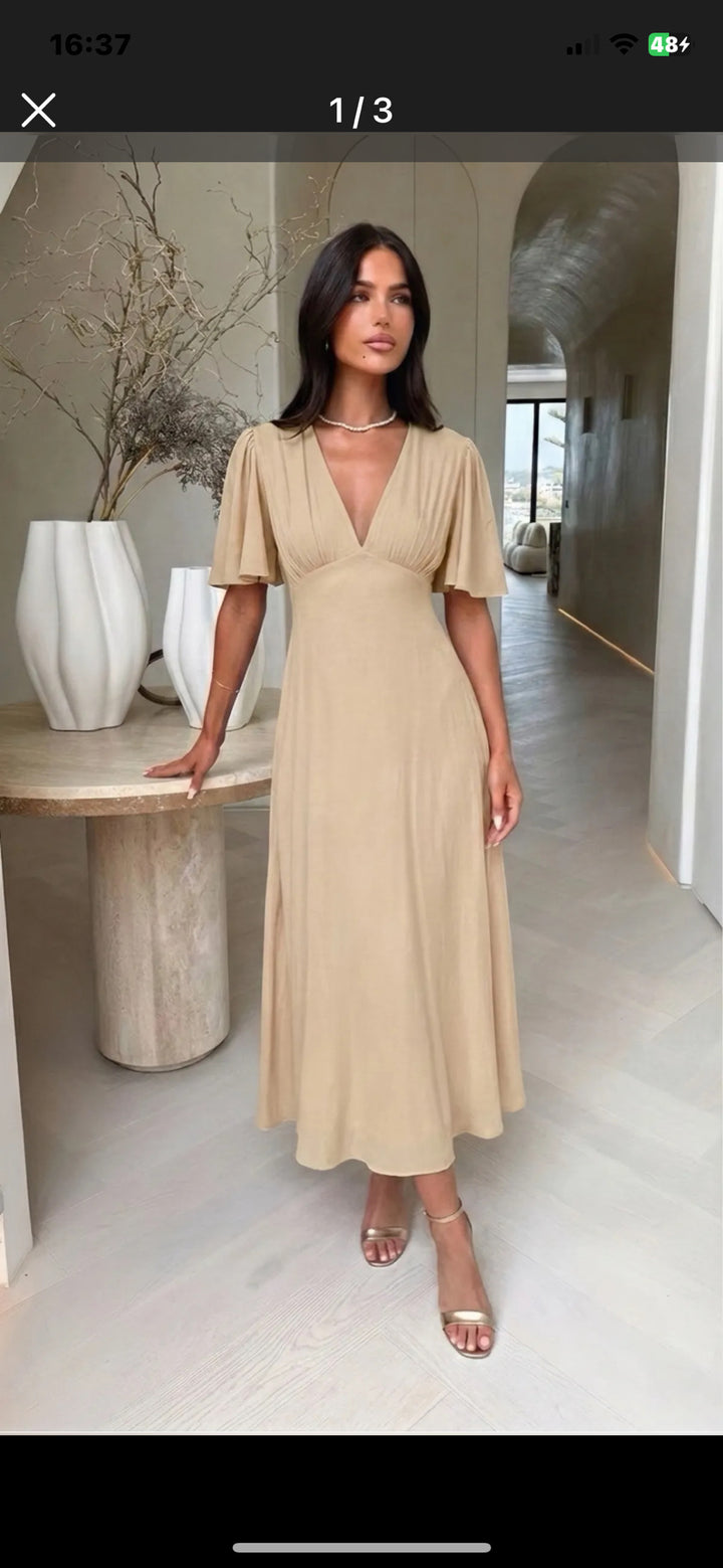 Robe longue à manches papillon