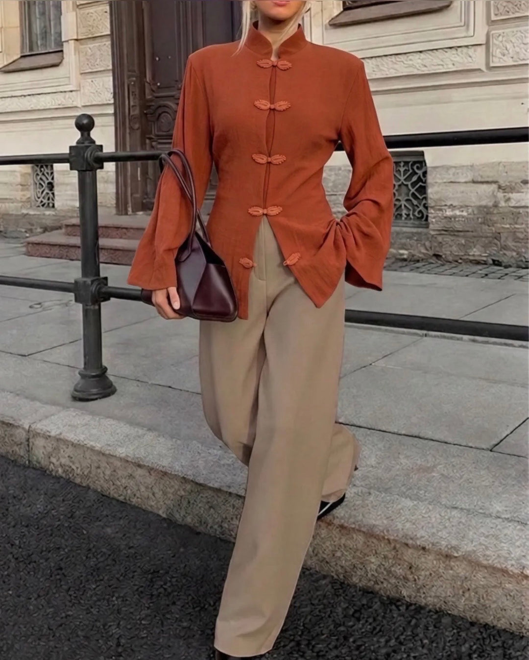 Blouse à col Mao et fermetures Brandebourgs